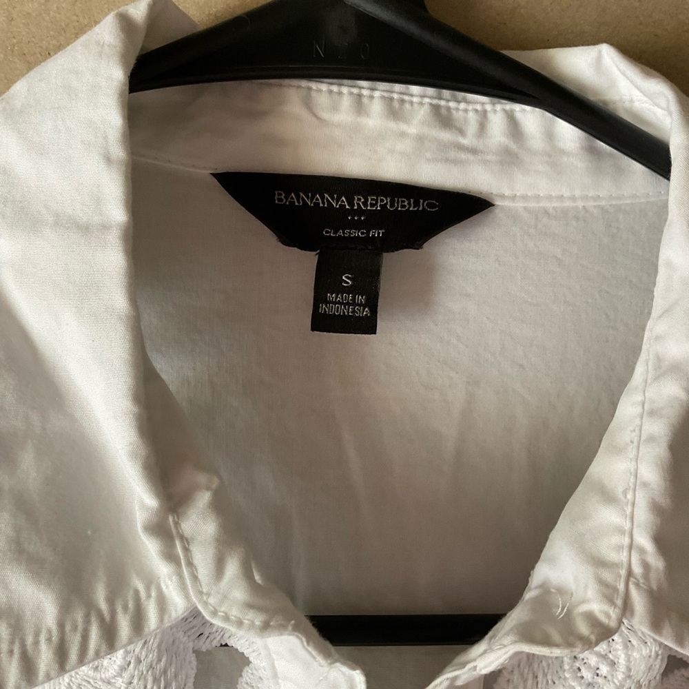 Banana Republic Classic White Blouse. Lace front. Size S. - Picture 6 of 11
